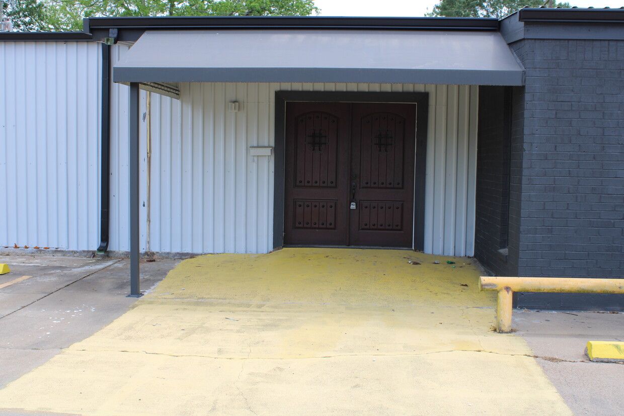 2455 S 4th St, Beaumont, TX 77701